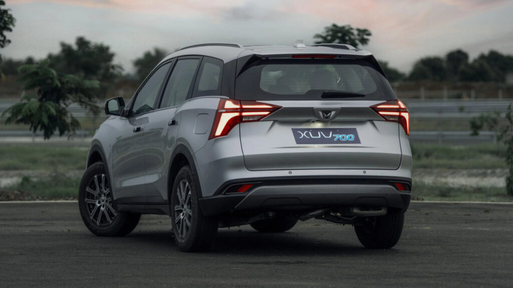 Hyundai Alcazar vs Mahindra XUV700